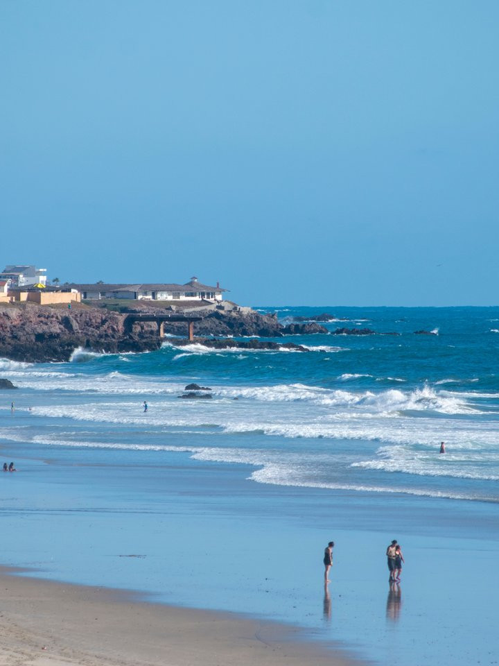 Playa de Rosarito, Baja California, en un día soleado