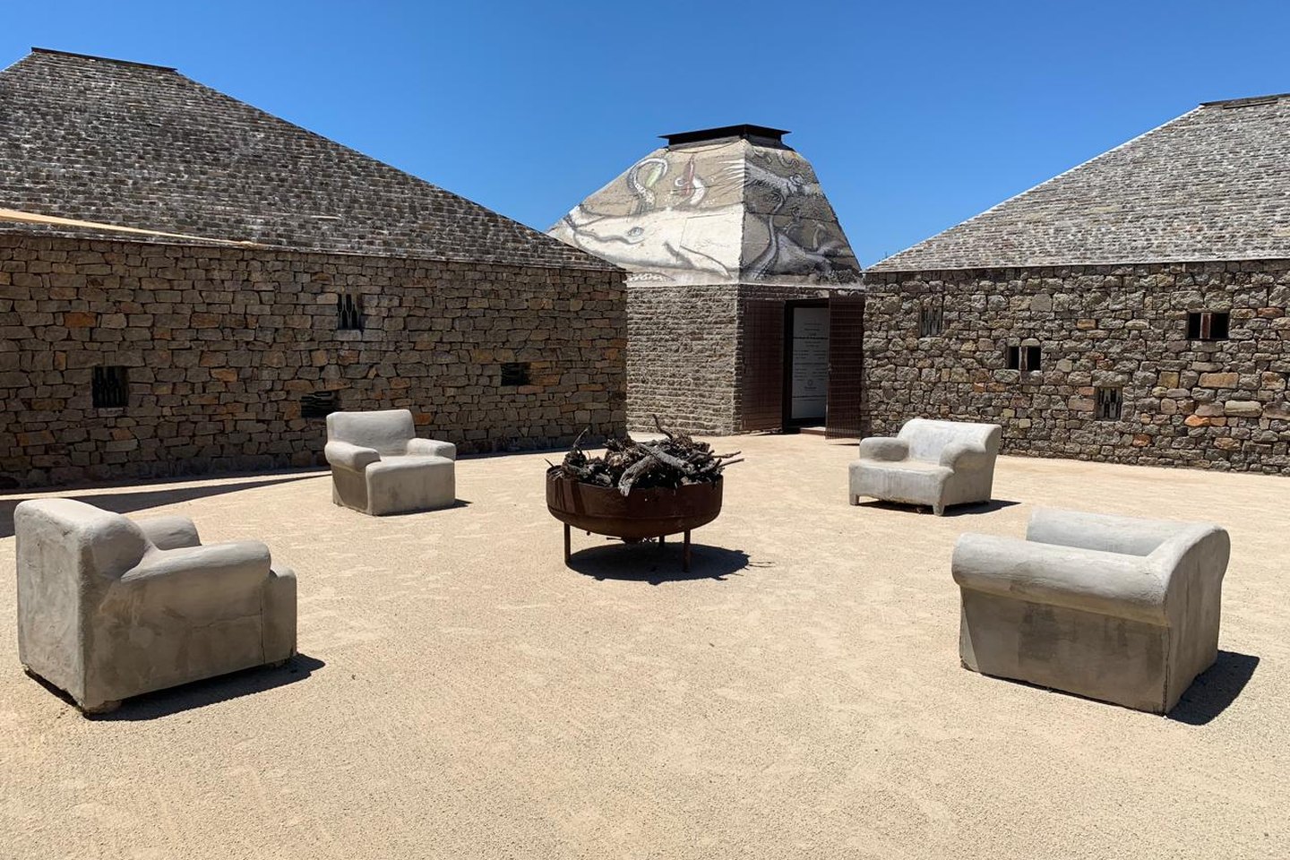 Patio de piedra en Clos de Tres Cantos