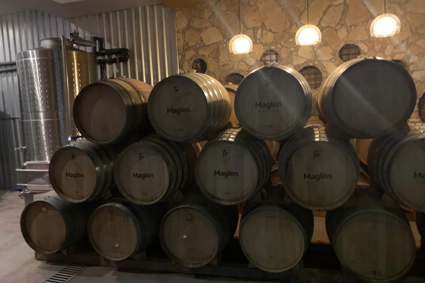 Barricas de vinícola Maglen